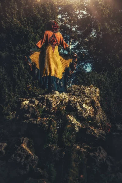 Beautiful shamanic woman in the nature. — Stock Photo, Image