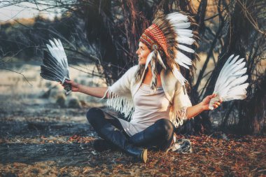 Doğadaki güzel şaman kız..