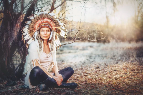 Beautiful shamanic girl in the nature. — Stock Photo, Image