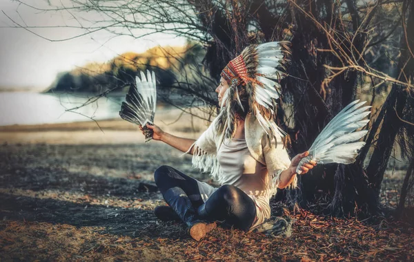 Doğadaki güzel şaman kız.. — Stok fotoğraf