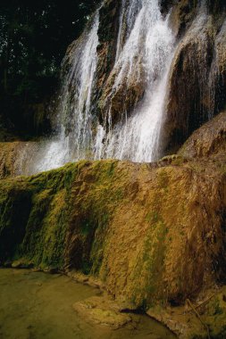Doğadaki güzel şelale.