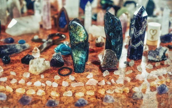Kristal Deste Kristal Şifa Dekorasyonu Bir Yığın Renkli Mücevher — Stok fotoğraf