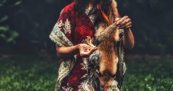 Incense in a woman hand, ceremony space. — Stock Photo, Image