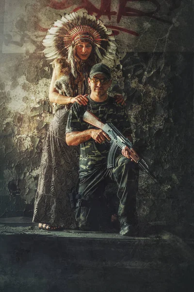 Airsoft svintageier and indian woman in the vintage industry building. Old photo effect. — Stockfoto
