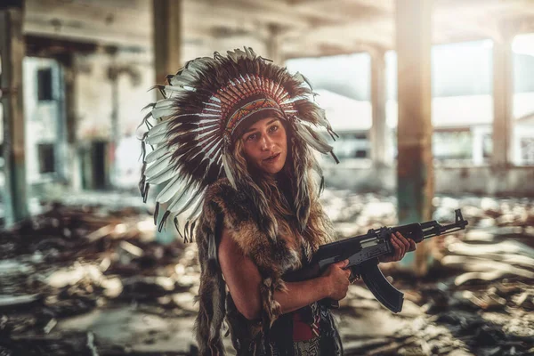 Indian woman in the old industry building. — Stockfoto