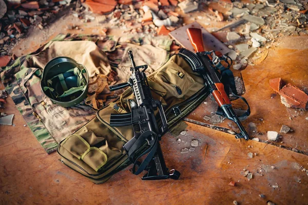Kalashnikov assault rifles on the ground. — Photo