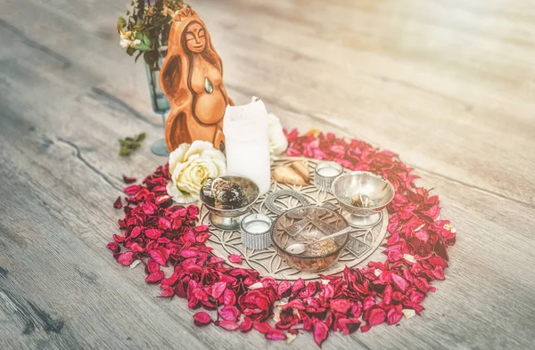 Beautiful Altar Rose Petals Goddess Breasts Ceremony Space — 스톡 사진