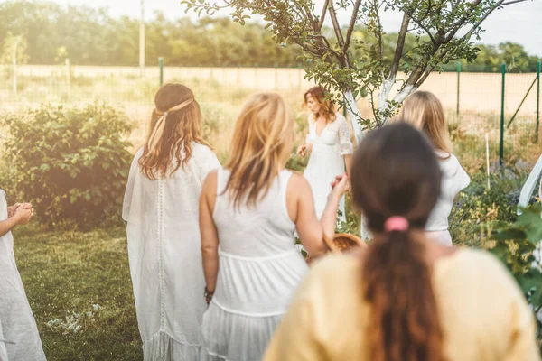 Women Collects Beautiful Spring Flowers Summer Day — 스톡 사진