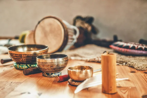 Still Life Shamanic Drum Tibetan Singing Bowls — Zdjęcie stockowe