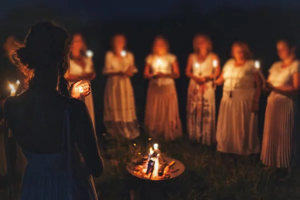 Vrouwen Bij Nachtceremonie Ceremonie Ruimte — Stockfoto