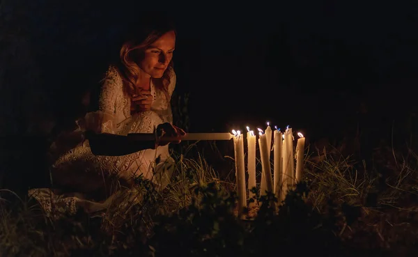 Gece Seremonisindeki Kadınlar Tören Alanı — Stok fotoğraf