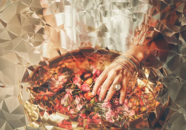 Квіти Троянд Приготування Ефірної Олії Спа Ароматерапія Роуз Жіночому Руці — стокове фото
