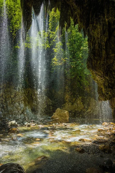 ギリシャ エヴリタニアのパンタ ヴレヒの滝のイメージ — ストック写真