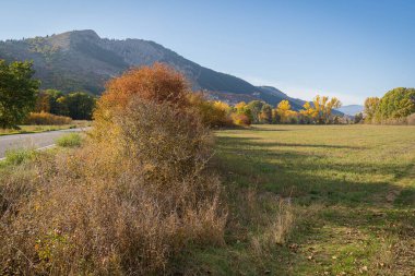 İtalya 'nın Abruzzo kentindeki Gran Sasso' da sonbahar manzarası
