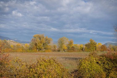 İtalya 'nın Abruzzo kentindeki Gran Sasso' da sonbahar manzarası