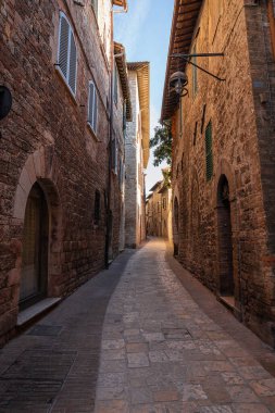 İtalya 'nın Perugia kentindeki pembe taş şehir Assisi' de resim gibi bir şehir.