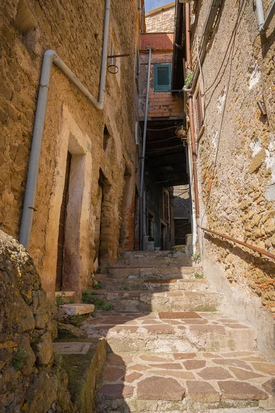 意大利拉齐奥中世纪城镇San Gregorio Sassola的街道 — 图库照片