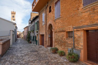 İtalya 'da Emilia Romagna' da Borgo Santarcangelo di Romagna sokaklarında şehir manzarası