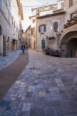 Assisi, İtalya - 20 Kasım 2021, Assisi sokaklarında Perugia, İtalya