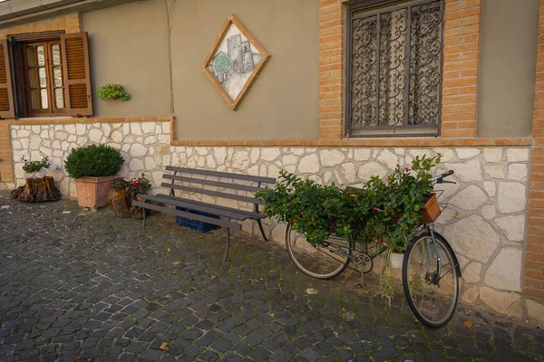 Picturesque Cityscape Bike Flowers Vico Nel Lazio Italy — Stock Photo, Image