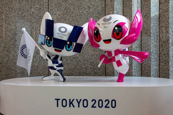 東京都 2021年9月24日 2020年夏季オリンピック公式マスコット ミライトワ と2020年夏季パラリンピック公式マスコット ソミティ — ストック写真