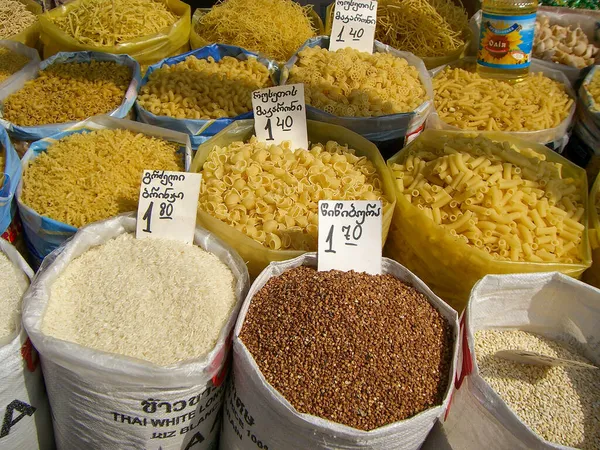 Tbilisi Georgien Apr 2007 Ris Och Pasta Till Salu Marknaden — Stockfoto