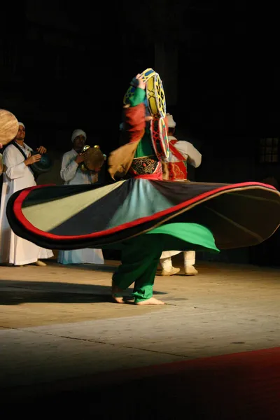 Kahire Mısır Mayıs 2006 Sufi Tanoura Dansçısı Renkli Etekle Dönüyor — Stok fotoğraf