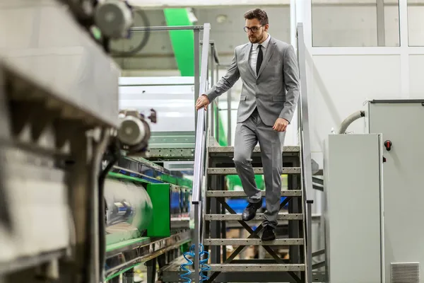 Angry Businessman Factory Disgruntled Manager Elegant Suit Quickly Descends Stairs — Stock Photo, Image