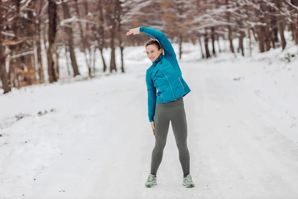 겨울에 위에서 따뜻하게 운동을 스포츠 — 스톡 사진