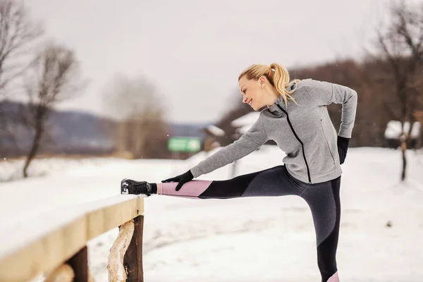 Happy Sportswoman Shape Stretching Leg Nature Snowy Winter Day Winter — Stock Photo, Image