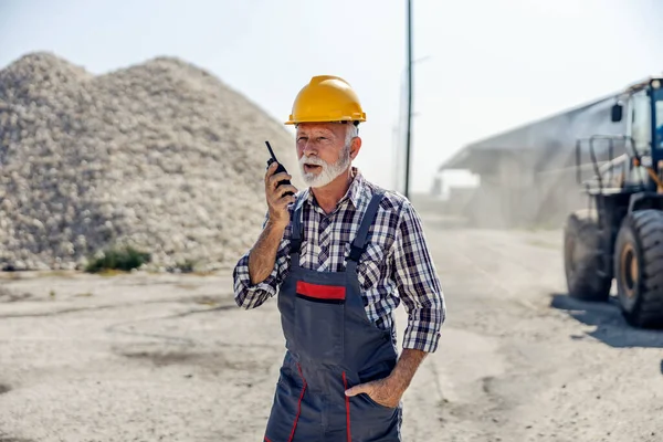 Experienced Construction Site Engineer Man Gray Hair Beard Wears Work — Stock Photo, Image