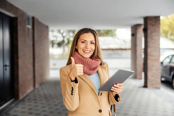 Successful Businesswoman Warm Outfit Standing Outdoors Tablet Her Hands Showing — Stock fotografie
