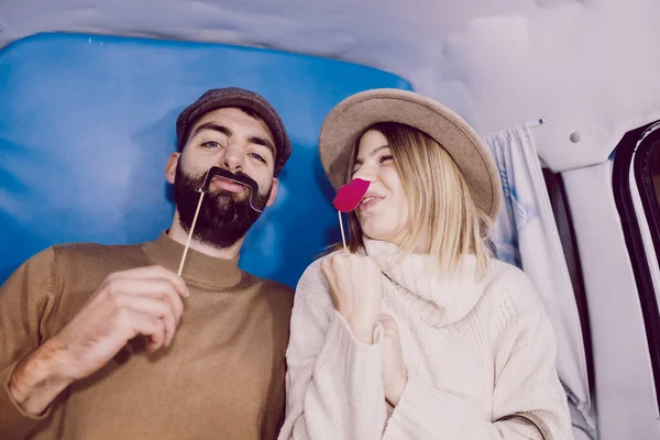 Romantic Lovers Goofing Photo Booth Goofy Young Couple Having Fun — Stock Photo, Image