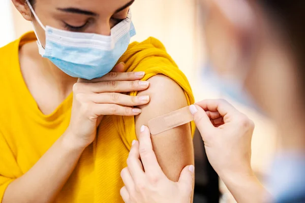 Globale Immunisierung Und Gesundheitsfürsorge Die Nahaufnahme Der Krankenschwester Wie Sie — Stockfoto