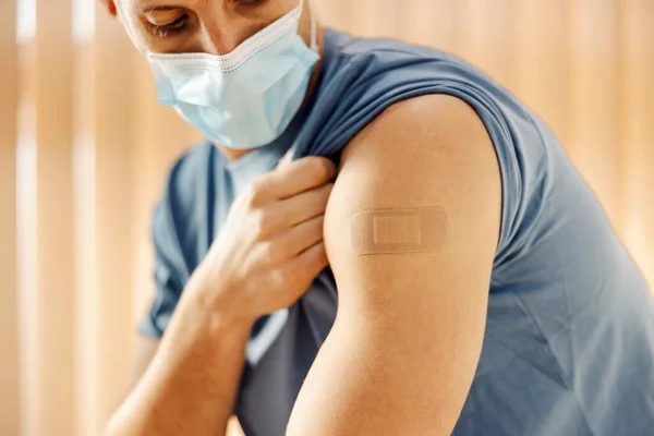 Health Care Vaccination Concept Young Man Showing Arm Adhesive Injecting — Stockfoto