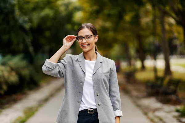 Wise Young Businesswoman Dressed Elegantly Standing Park Knowledge Power Don — Stockfoto