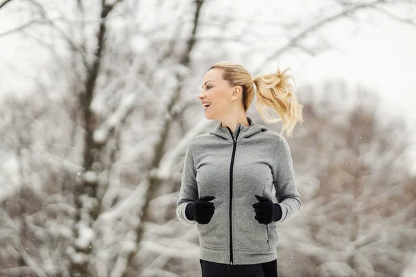 Happy Sportswoman Jogging Forest Snowy Winter Day Winter Sport Healthy — Foto Stock