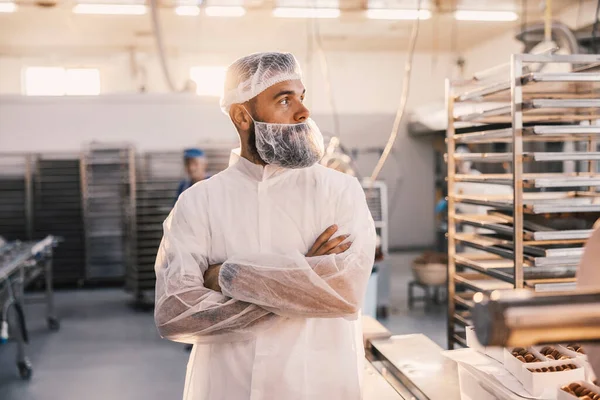 Food Factory Worker Posing Next Table Fresh Cookies — Stock Photo, Image