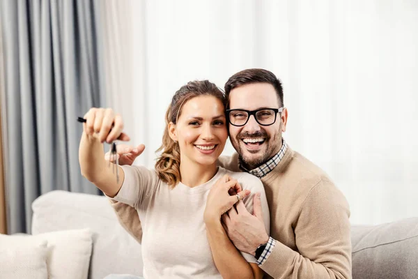 Happy Couple Moved New Home Smiling Camera — Fotografia de Stock