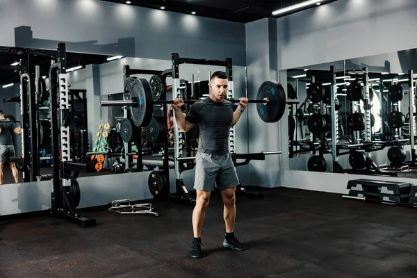 Fisiculturista Exercícios Com Pesos Fazendo Deadlift — Fotografia de Stock