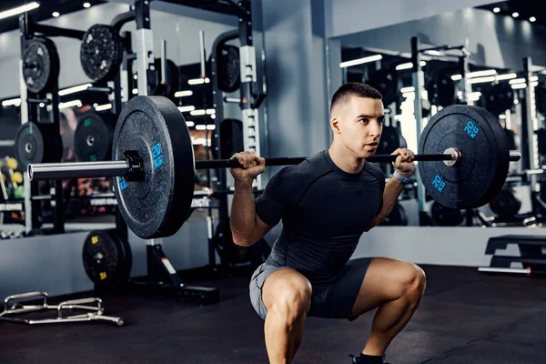 Desportista Fazendo Deadlift Exercício Com Barbell Ginásio — Fotografia de Stock