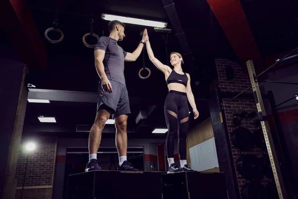 Een Sportief Koppel Geven High Five Aan Elkaar Een Goede — Stockfoto