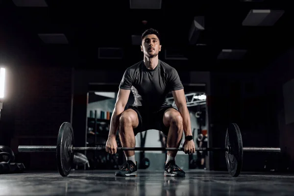 Strong Man Practicing Bodybuilding Gym — Fotografia de Stock