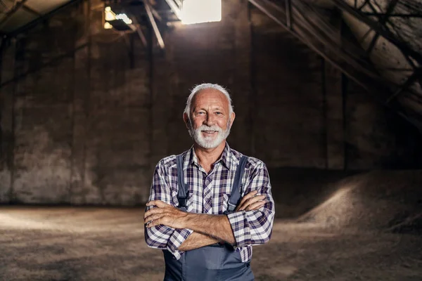 Proud Senior Worker Standing Warehouse Arms Crossed Looking Camera Background — Stock Photo, Image