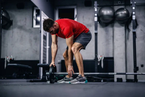 Preparando Para Exercício Fitness Preparando Pesos Barra Tiro Homem Bonito — Fotografia de Stock