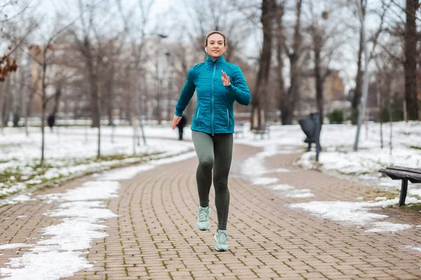 Fit Sportswoman Running Path Park Snowy Winter Day Recreation Snowy — Stockfoto