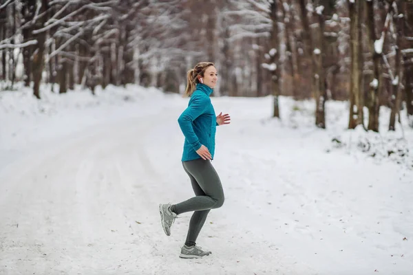 Side View Sportswoman Running Woods Snowy Chilly Winter Day Cold — 스톡 사진