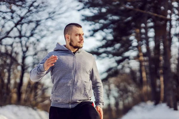 Alkalmas Sportoló Kocog Természetben Havas Téli Napon Egészséges Életmód Téli — Stock Fotó