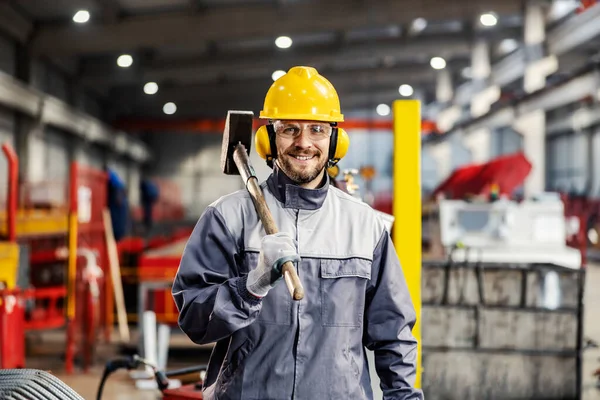 Potret Seorang Pekerja Industri Berat Yang Tersenyum Pergi Tempat Kerja — Stok Foto