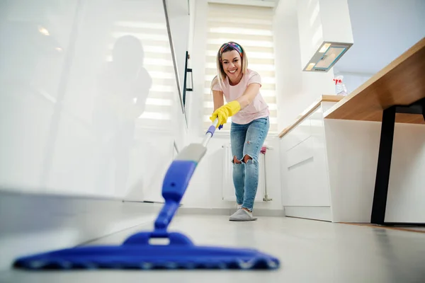 Happy Housewife Cleaning Kitchen Floor Her Home — Stock Photo, Image